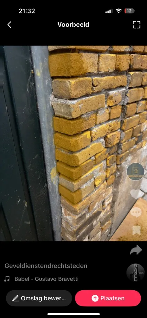 Zelfde paneel tijdens werk: bijkleuren nabij deurkozijn (schermafname)