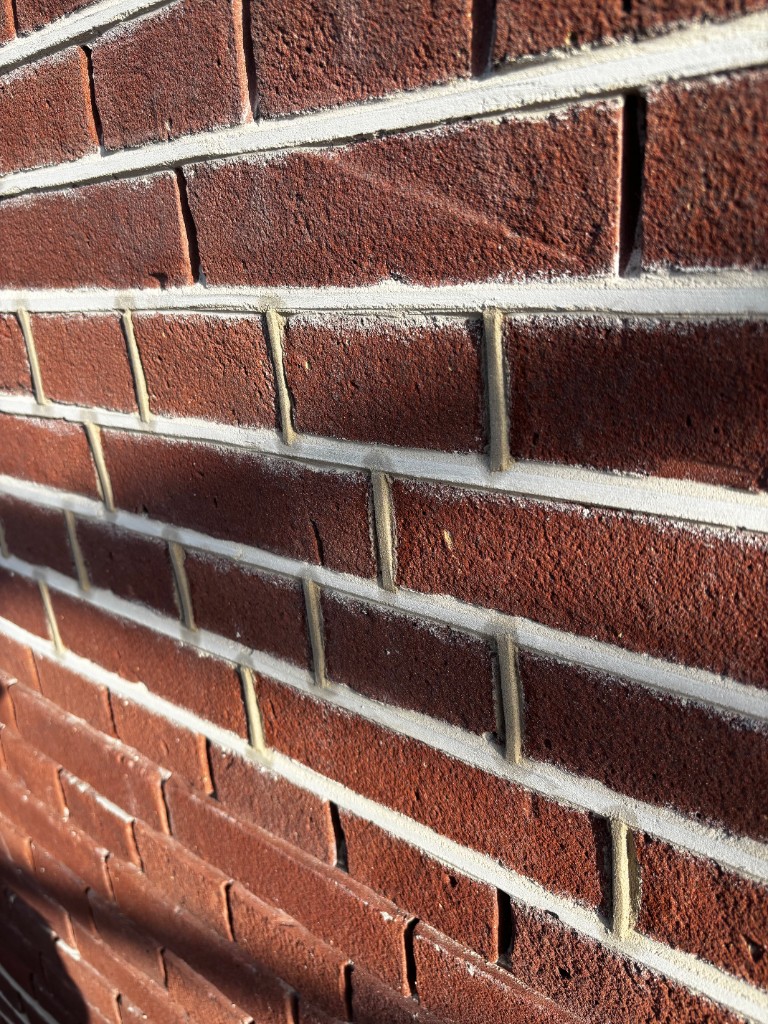 Detailopname snijvoeg: gelijk profiel in de verticale en horizontale voegen